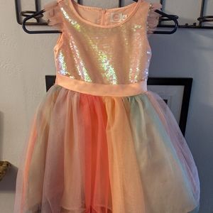 Size 6 little girl's peach dress